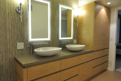 Inspiration for a contemporary bathroom remodel in Los Angeles