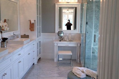 Minimalist bathroom photo in Los Angeles