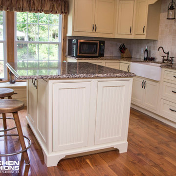 Farmhouse cozy kitchen with old fashioned appliances