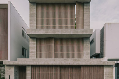 Photo of a midcentury exterior in Other.