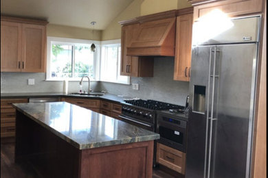 Example of a trendy kitchen design in San Francisco