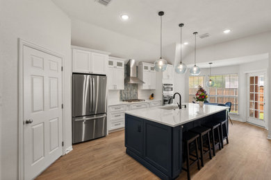 Example of a kitchen design in Dallas