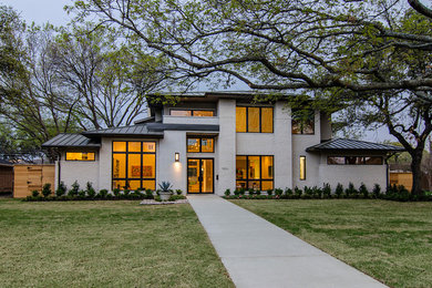 Inspiration for a transitional exterior home remodel in Dallas