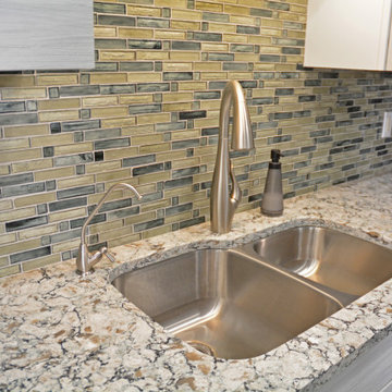 Contemporary Kitchen in Dimondale