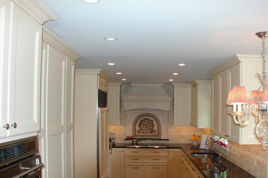 Example of a mid-sized classic galley dark wood floor eat-in kitchen design in DC Metro with an undermount sink, recessed-panel cabinets, stone tile backsplash, stainless steel appliances, a peninsula and granite countertops