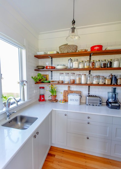 Country Kitchen by Juliet Coleman Interior Design