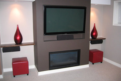 Home design - mid-sized modern home design idea in Toronto