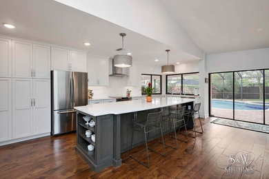 Kitchen - transitional kitchen idea in Tampa