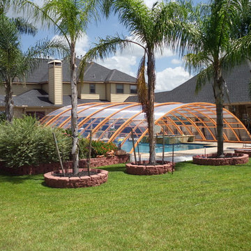 Retractable pool enclosure