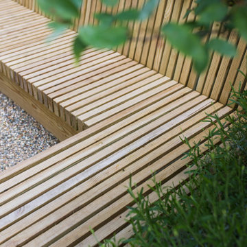 Small Courtyard in the Suburbs by Barnes Walker Landscape Architects