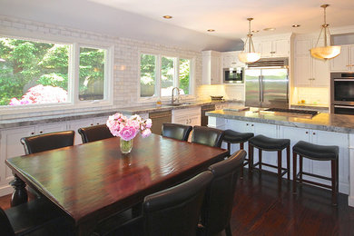 Example of a classic kitchen design in Seattle