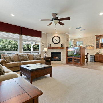 SPLIT FACE TRAVERTINE COORDINATES IN KITCHEN & FIREPLACE