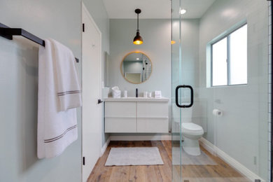 Example of a trendy bathroom design