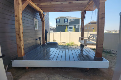 Example of a minimalist deck design in Denver