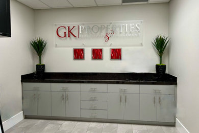 Example of a minimalist home design design in Las Vegas