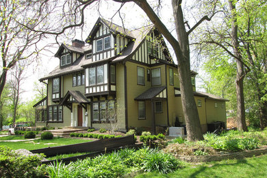 Mid-sized arts and crafts exterior home photo in St Louis