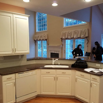 White traditional L-shaped kitchen