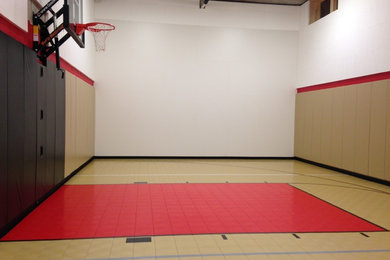Inspiration for a timeless home gym remodel in Minneapolis