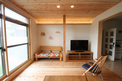 杉材を使った天井と床、そして酸性白土の壁、素材が呼吸をする癒しの空間。