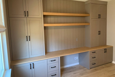 Home design - transitional home design idea in Chicago