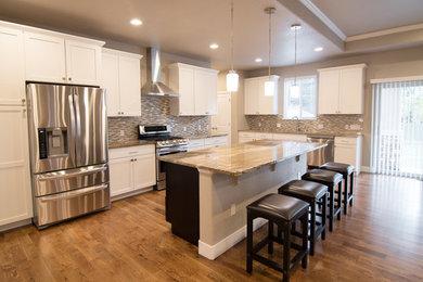 Kitchen - traditional kitchen idea in Denver