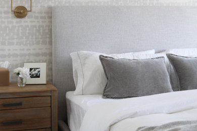 Bedroom - transitional master bedroom idea in New York