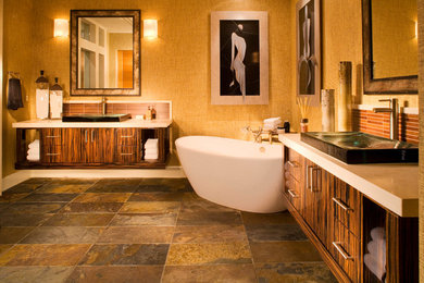 Example of a classic bathroom design in Las Vegas