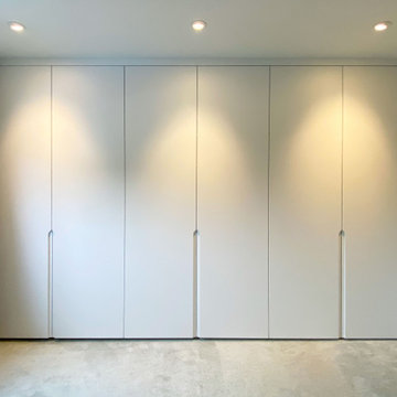 Bespoke fitted wardrobe in white with J-profile handless doors