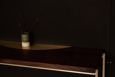 Sola Console Table