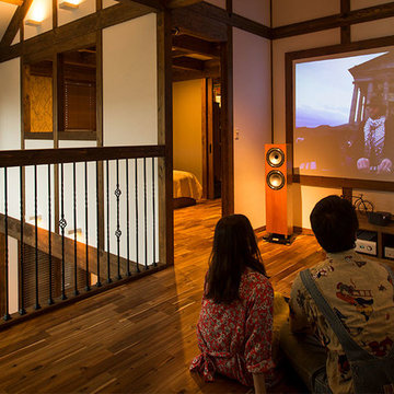 吹き抜け大空間でおうちシアターを楽しむ家