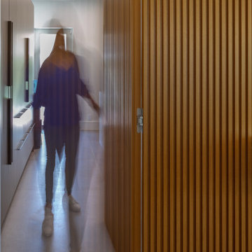 Slatted Elegance: A Seamless Kitchen & Dining Experience