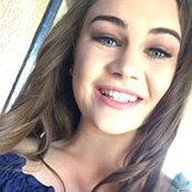 Chloe McDougals foto