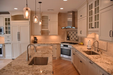 Example of a classic kitchen design in New York