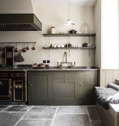 How do you achieve the Plain English style shiny plaster backsplash?