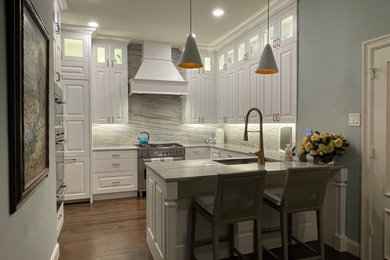 Example of a classic kitchen design in Dallas