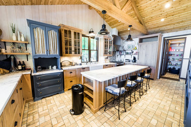 Example of a kitchen design in San Francisco