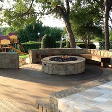 Outdoor fire pit and outdoor living space