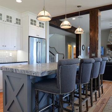 Transitional Coastal Style Kitchen
