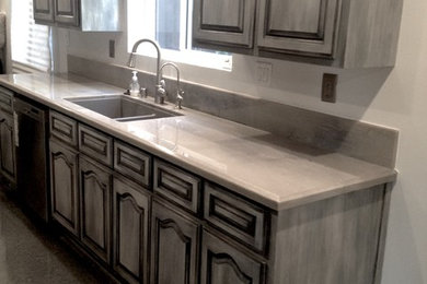 Kitchen - contemporary kitchen idea in Los Angeles