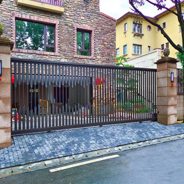 The beauty of the Concentric Lock series of courtyard gates