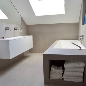 Minimalistisches Loft in historischem Vierkanthof