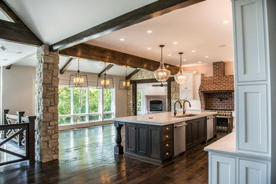 Kitchen - country kitchen idea in Kansas City
