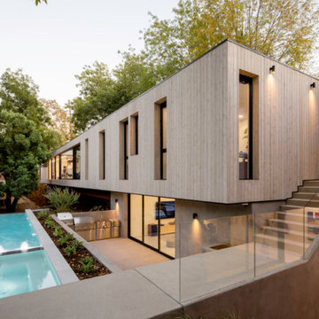 EzyReveal brings the square set finish to this backyard space.