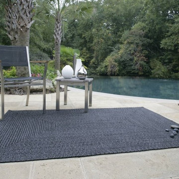 Ultra Durable Black Indoor-Outdoor Braided Rug
