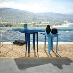 BIG / Table gigogne en acier thermolaqu&eacute; utilisable en int&eacute;rieur et ext&eacute;rieur - Products