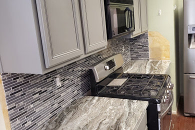 Kitchen - kitchen idea in Houston