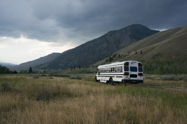 Adventure Seekers Hit the Road in a Cozy Schoolbus Home