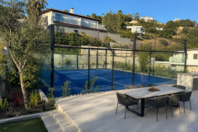 Inspiration for a modern home design remodel in Los Angeles