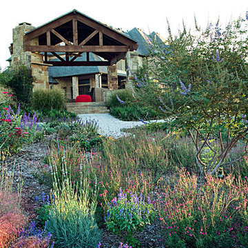 Lakeside Garden - Custom Landscaping