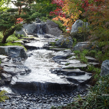 Bachlauf mit Wasserfall in Mittelfranken nach Vorbild des Taizo-in in Kyoto